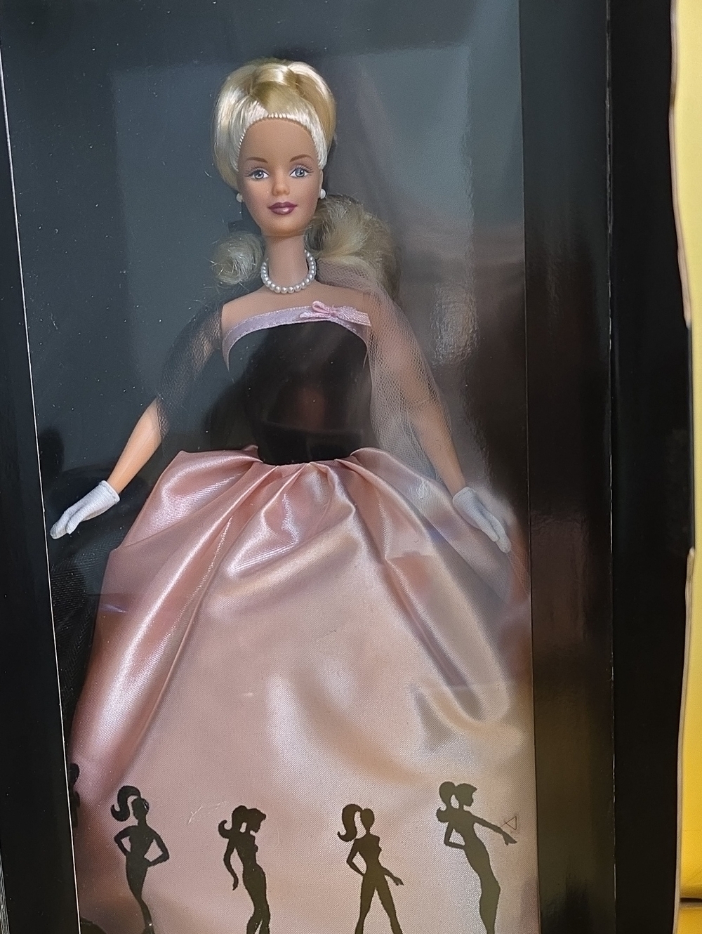 Timeless SilhouetteBarbie Pink Satin Ball Gown with Black Bodice &Pearl Necklace